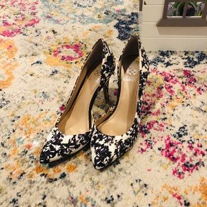 Beautiful Black & White Print Pumps!